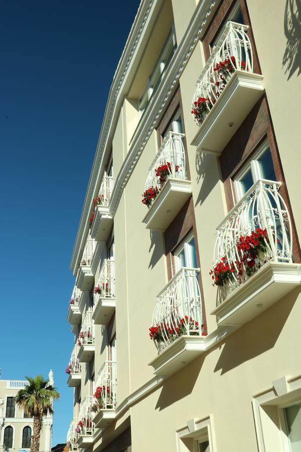 Hotel Brais Durrës Exteriör bild